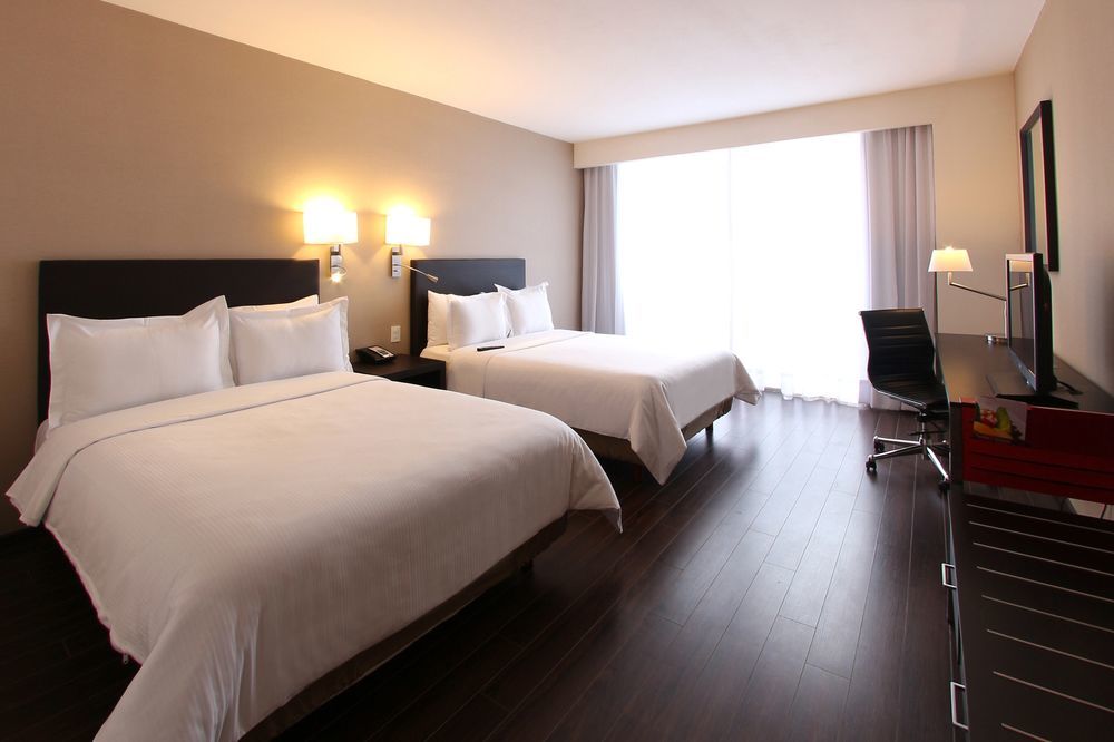 Fiesta Inn Silao Puerto Interior Bagian luar foto